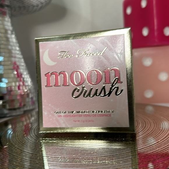 Too Faced Moon Crush Out of This World Highlighter Color: Shooting Star 💫 - Picture 4 of 4